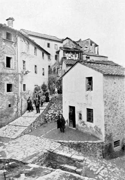 BAGNI DI LUCCA (DINTORNI) — MONTI DI VILLA: RIOLO. (Fot. Pellegrini).